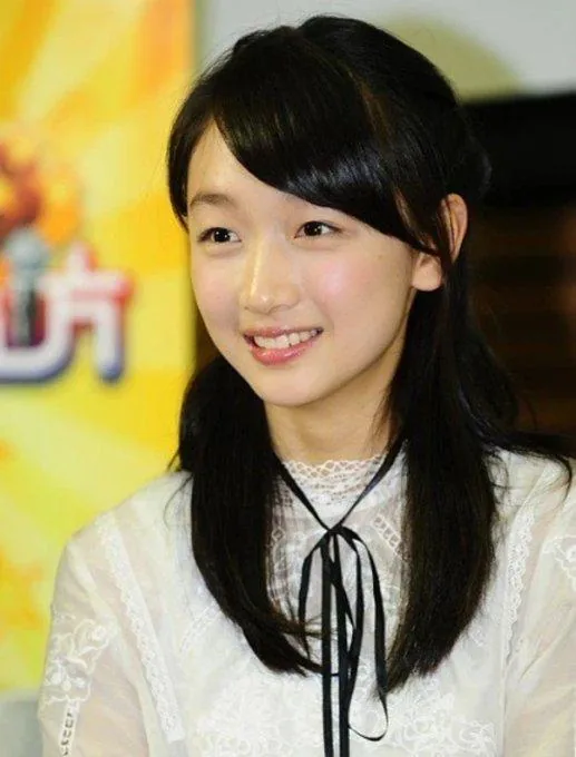本人今天听了好几个炸裂的内娱瓜，最让我难以忘怀的还是周冬雨和王菲女儿窦靖童在一起过的，我一直以为周冬雨是直的……